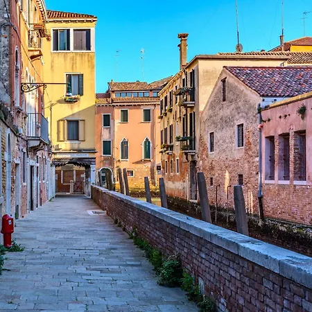 Ca' Dino - Canal View