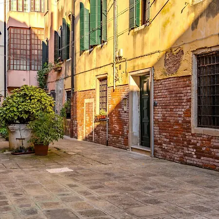 Ca' Dino - Canal View *