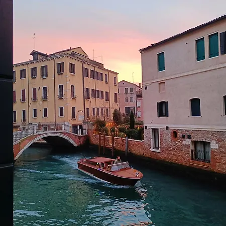 Ca' Dino - Canal View Apartment Venice