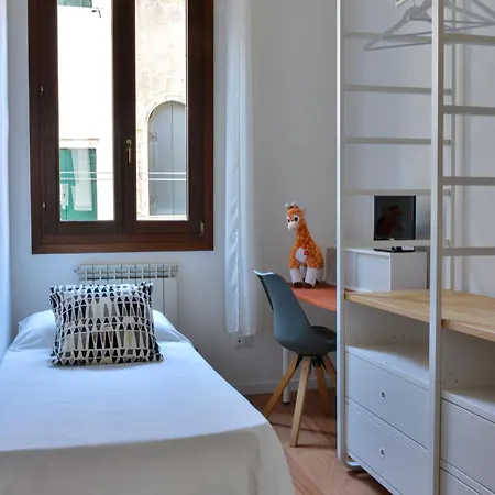 Ca' Dino - Canal View Apartment Venice