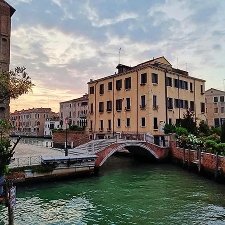 Ca' Dino - Canal View Apartment Venice