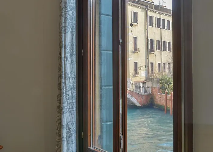 Ca' Dino - Canal View *